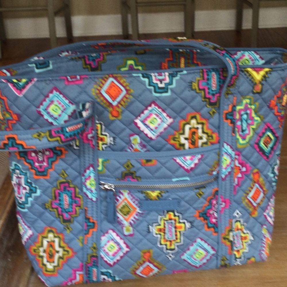 Vera Bradley tote bag. EUC. Smoke free home.
